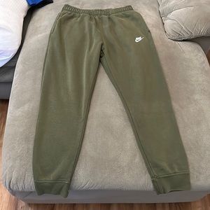 Nike men’s sweatpants size large color green.